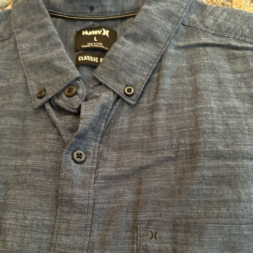 Hurley Large men’s button down tee